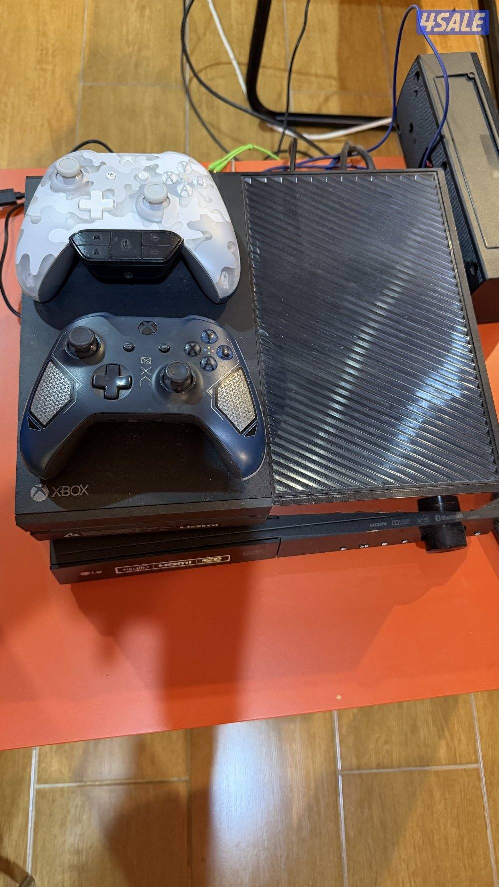 للبيع:xbox one.شاشة قيمنق.سماعات LG , جنطه قيمنق.0