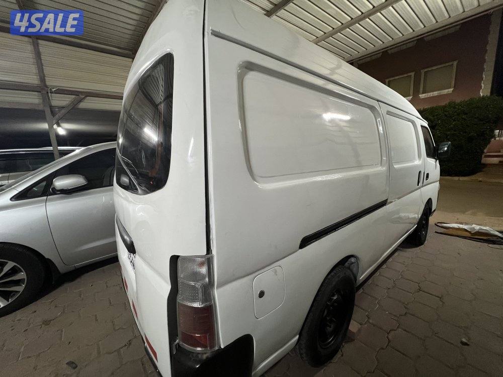 باص نيسان 20041