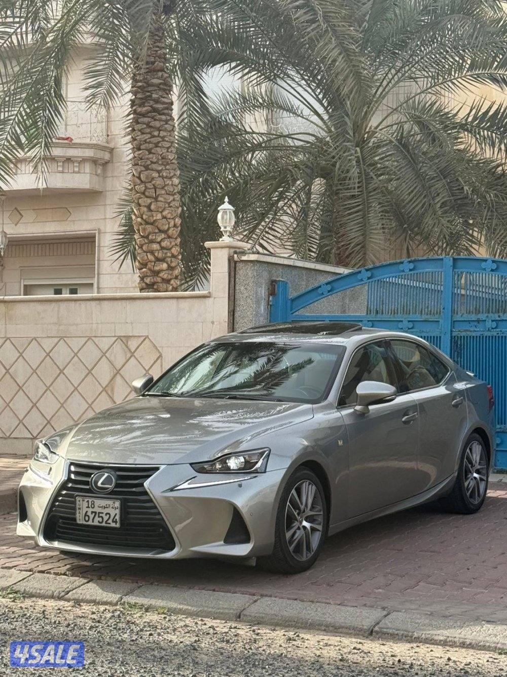 للبيع ليكزس is 300 الساير موديل ٢٠٢٠ عداد ١٥٠ الف0