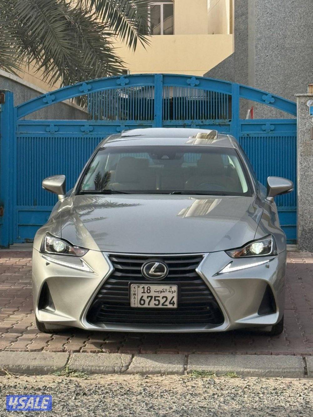 للبيع ليكزس is 300 الساير موديل ٢٠٢٠ عداد ١٥٠ الف1