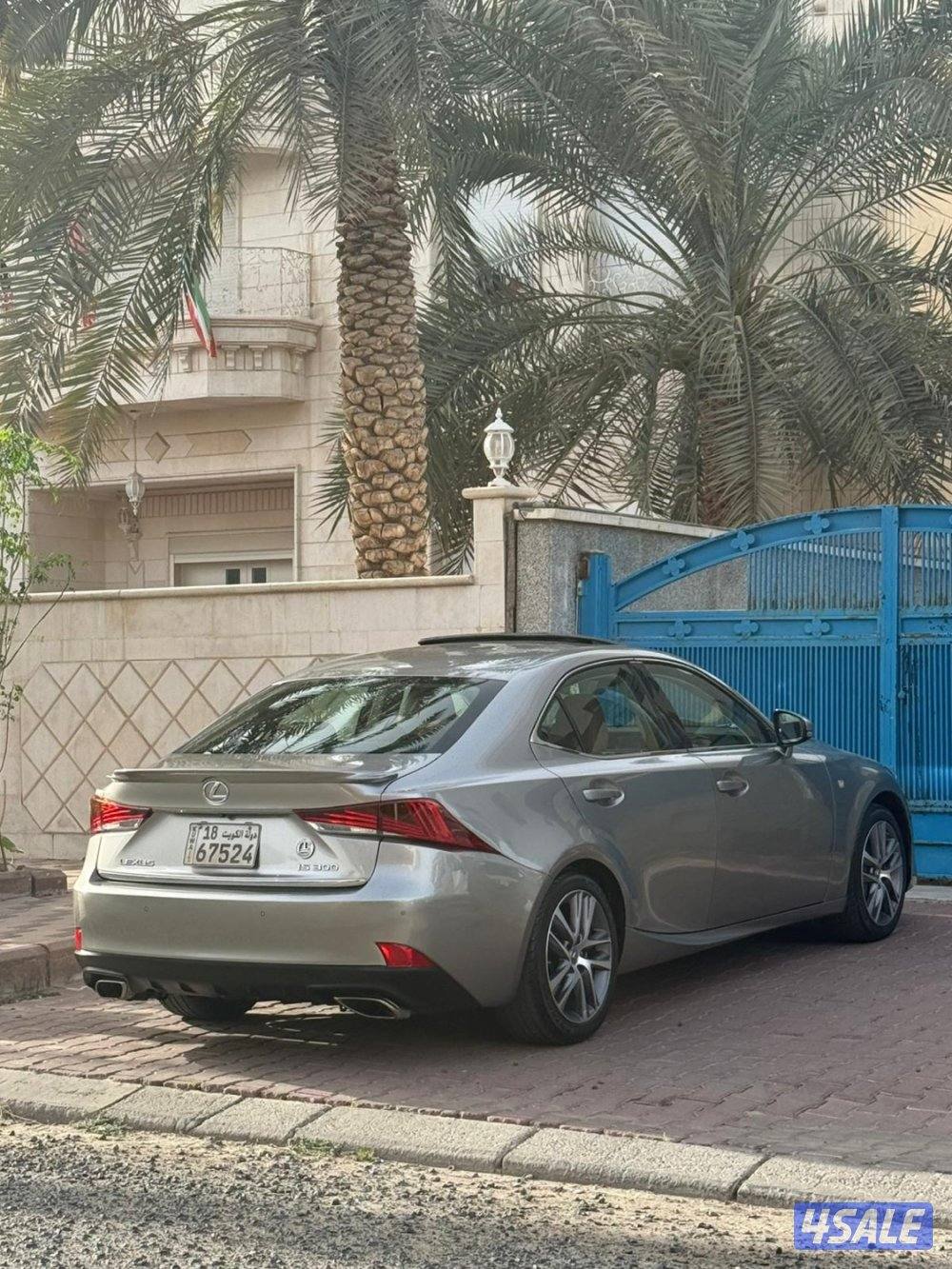 للبيع ليكزس is 300 الساير موديل ٢٠٢٠ عداد ١٥٠ الف3