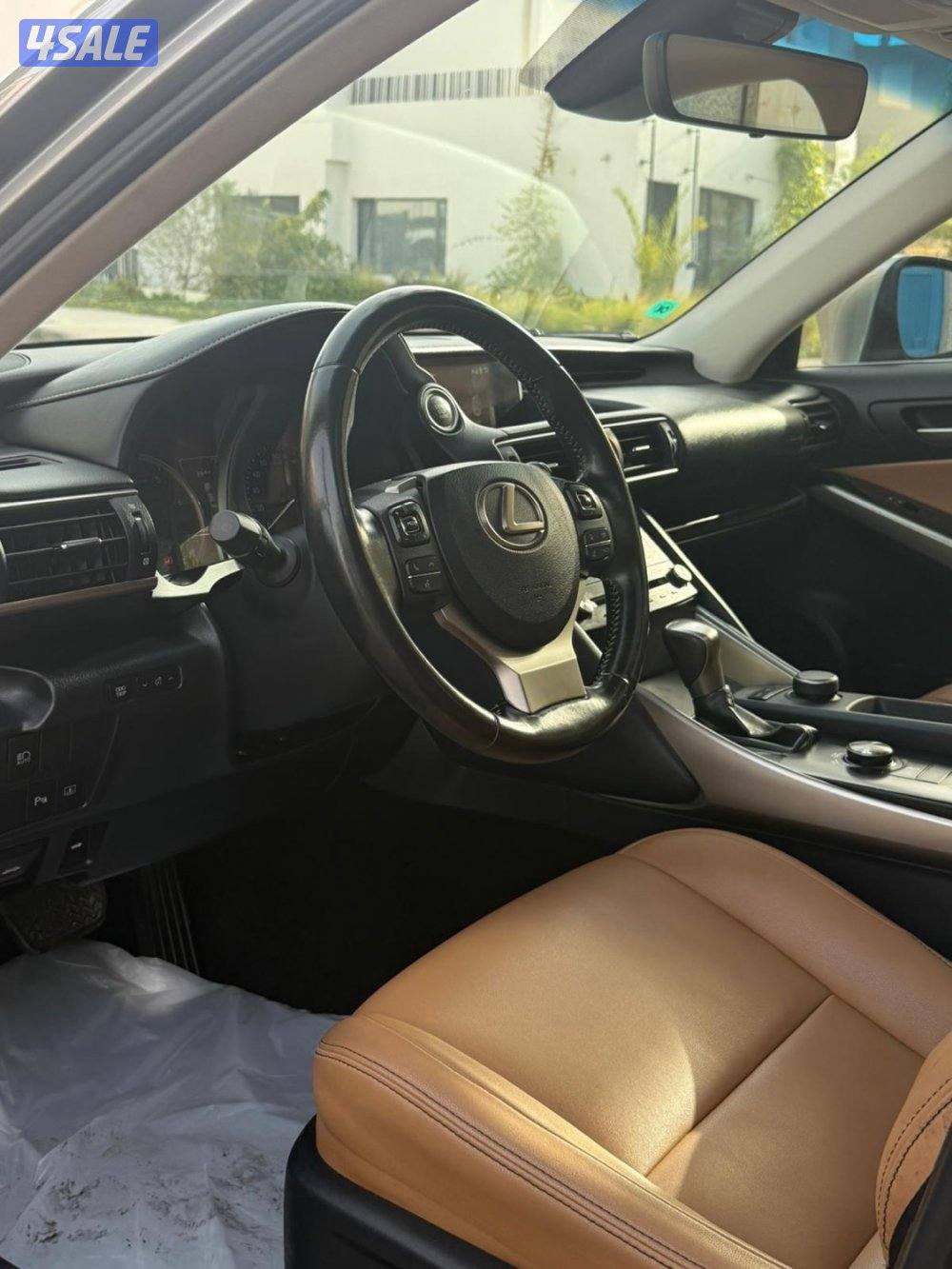 للبيع ليكزس is 300 الساير موديل ٢٠٢٠ عداد ١٥٠ الف4