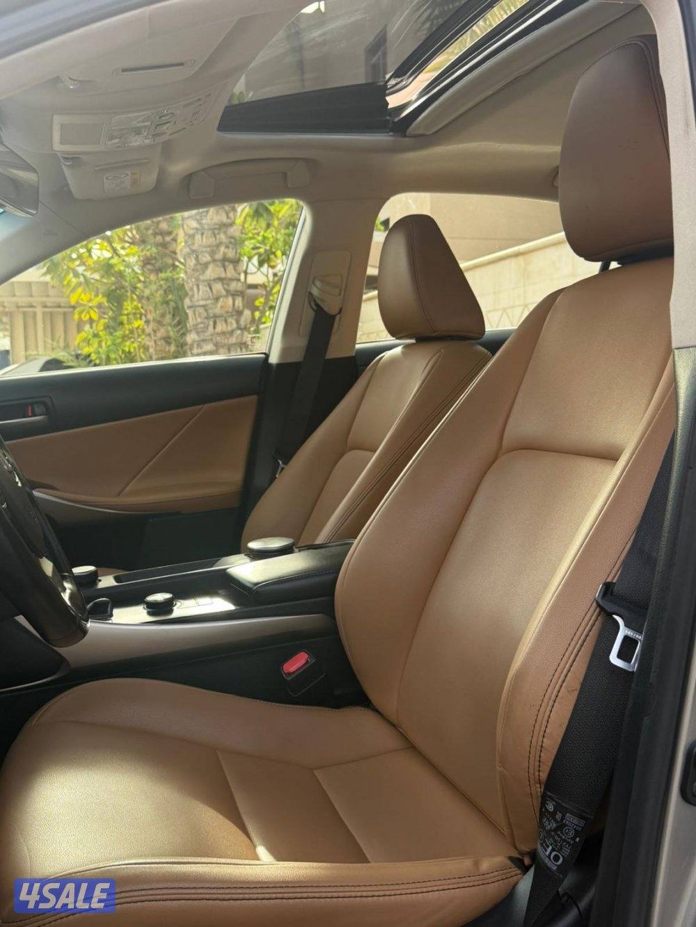 للبيع ليكزس is 300 الساير موديل ٢٠٢٠ عداد ١٥٠ الف5