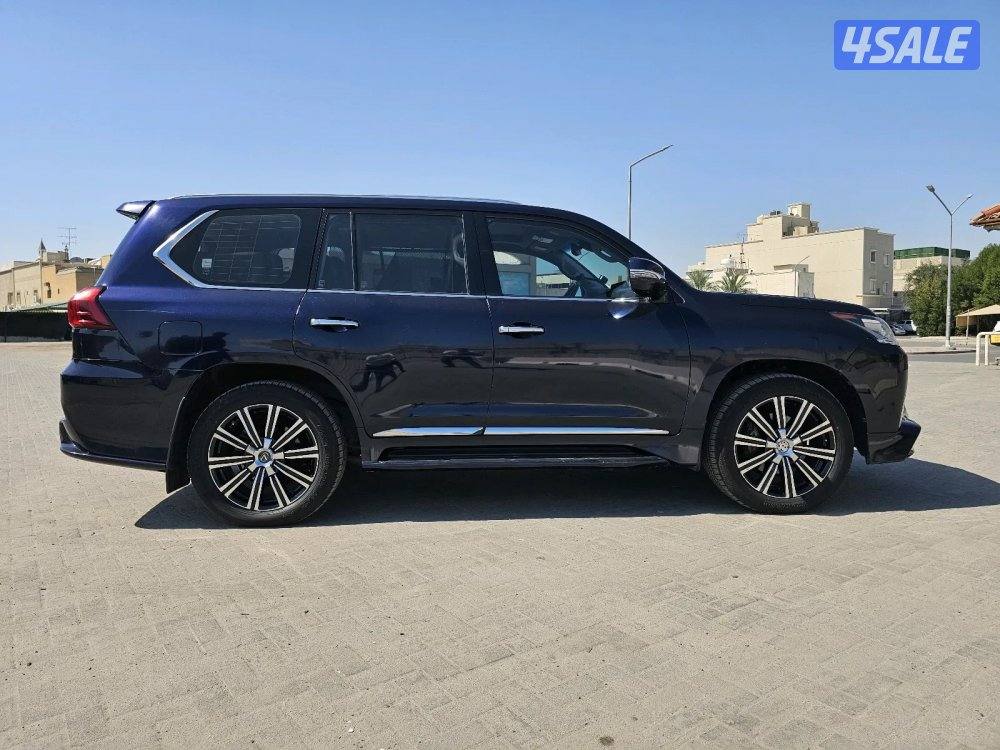 Lexus LX5703