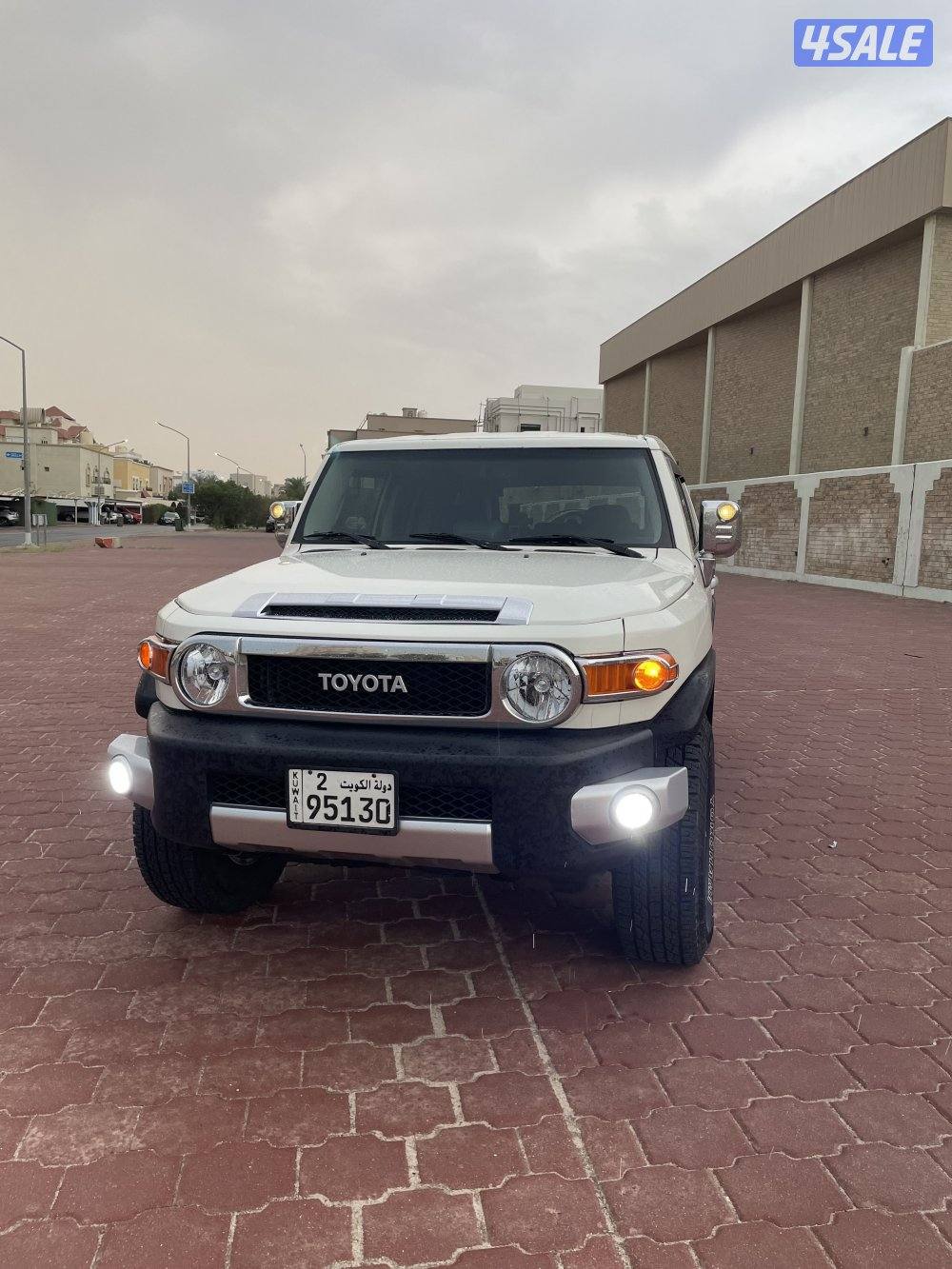 سيارة  اف جي كروزر0