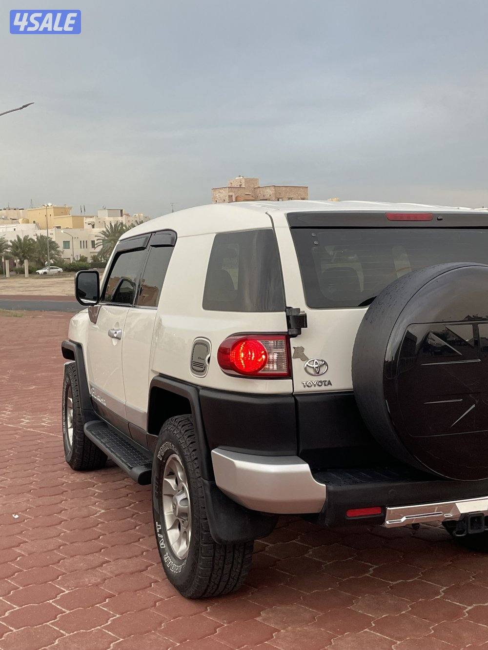 سيارة  اف جي كروزر1