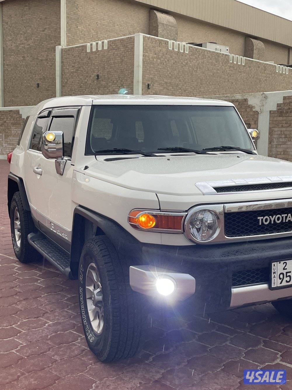 سيارة  اف جي كروزر2