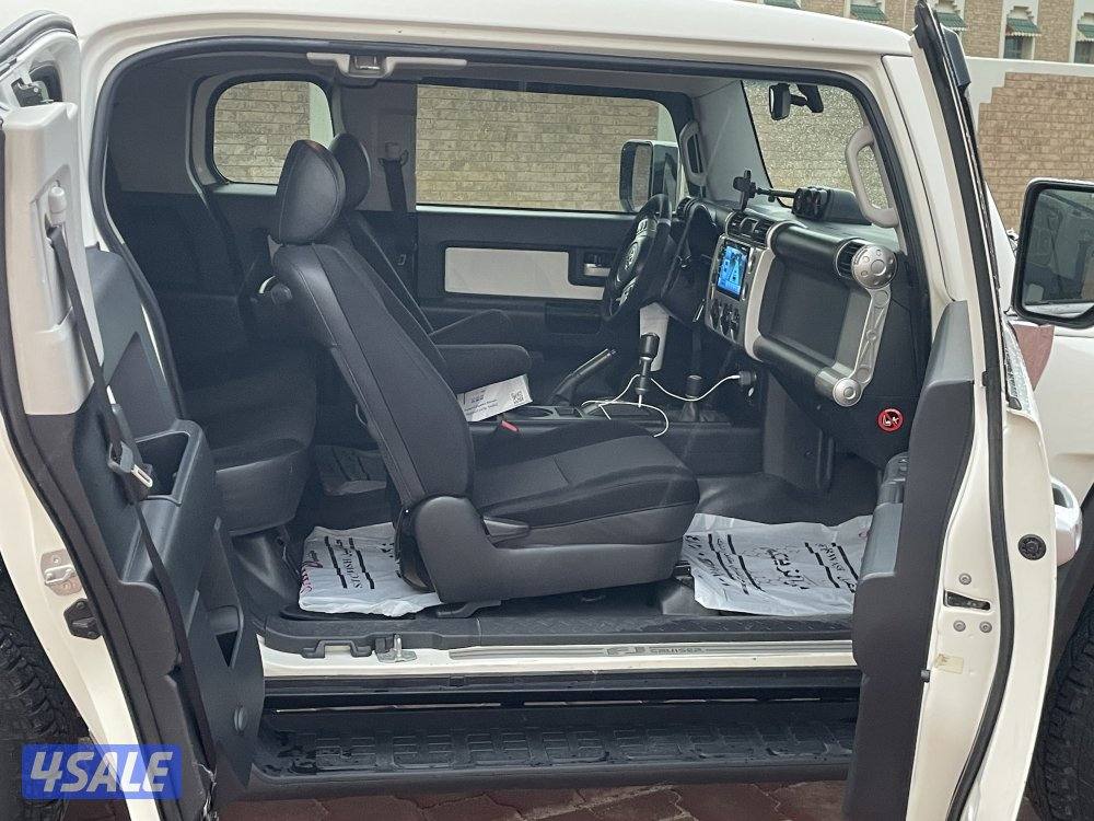 سيارة  اف جي كروزر4