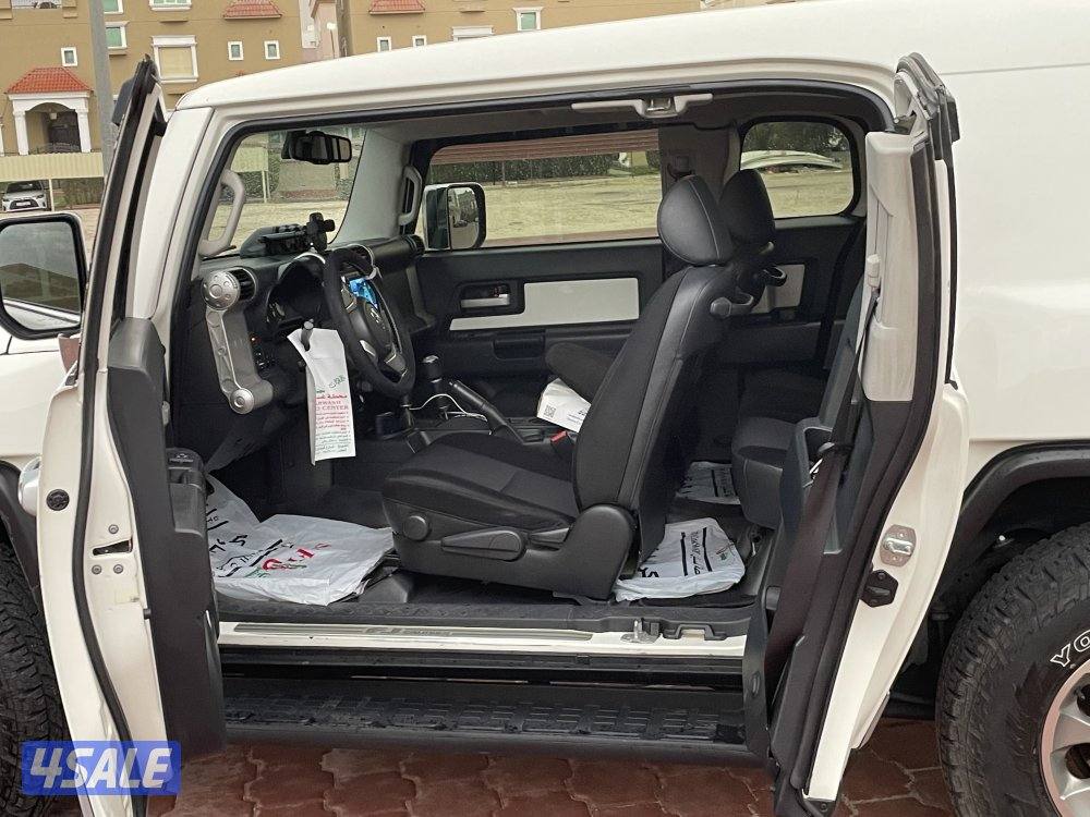 سيارة  اف جي كروزر6