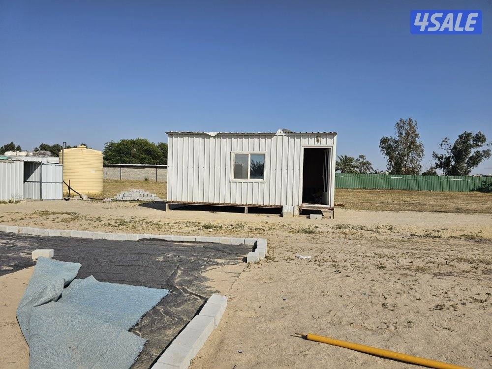 للبيع شاليهات عدد ٣ جديد  ١ مستعمل وخيام وعريش0