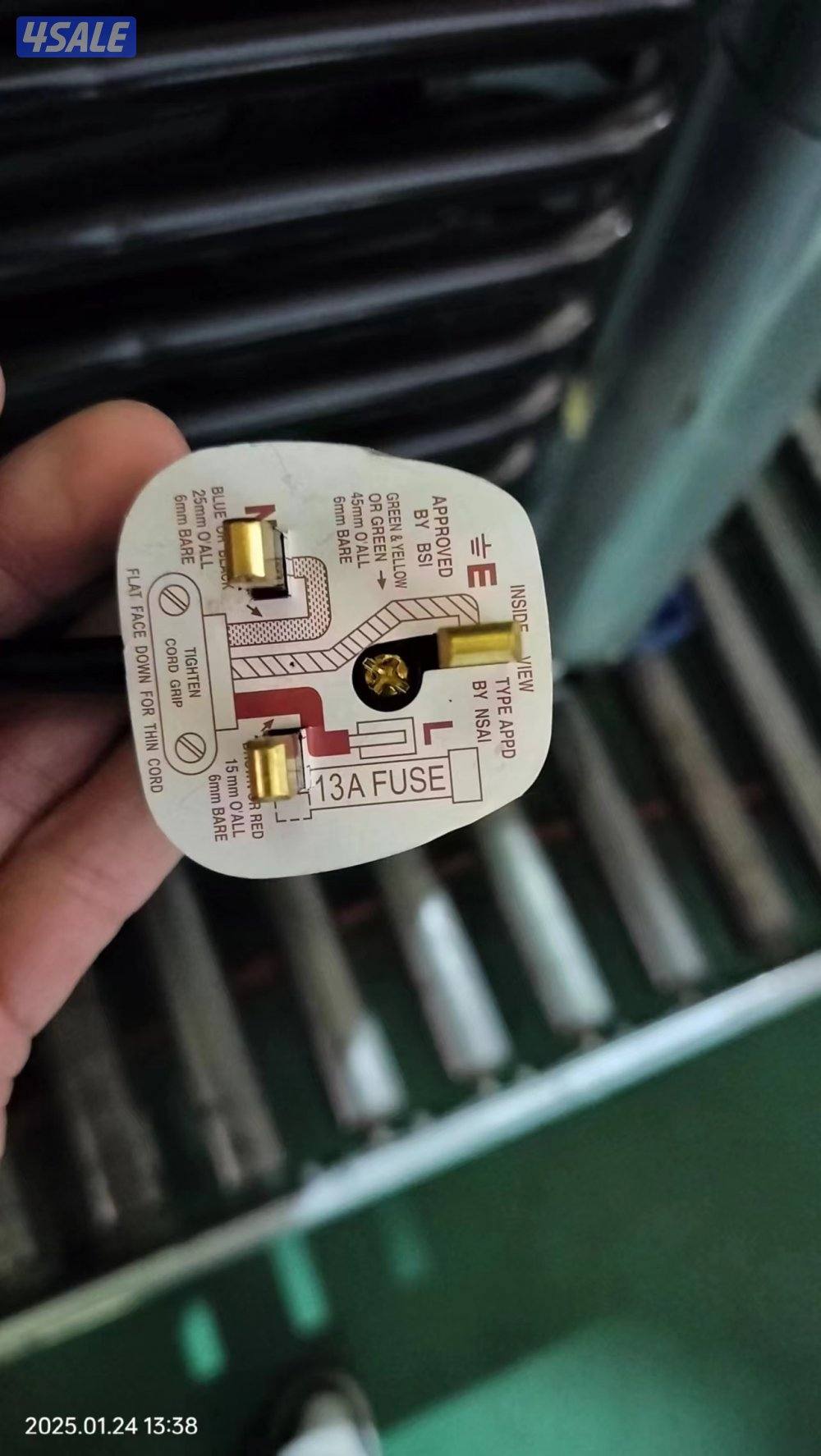 ثلاجه تعمل  بالغاز  والكهرباء13