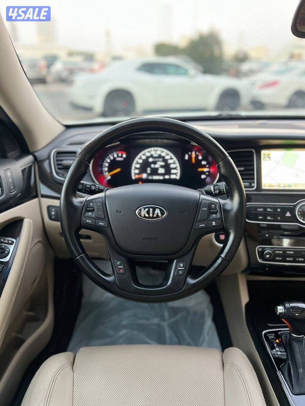 كيا 2014 كادينزا بحالة الوكاله ماشي 80 الف صبغ الوكاله شرط الفحص10