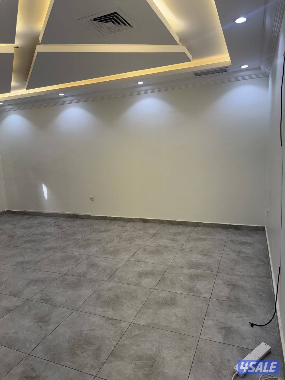 دور اول تشطيب ممتاز اصنصيل ٥ غرف ٥ حمامات مطبخ مجهز سطح خدمات خارجي4