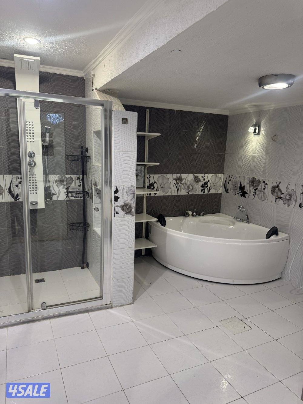 دور اول تشطيب ممتاز اصنصيل ٥ غرف ٥ حمامات مطبخ مجهز سطح خدمات خارجي5