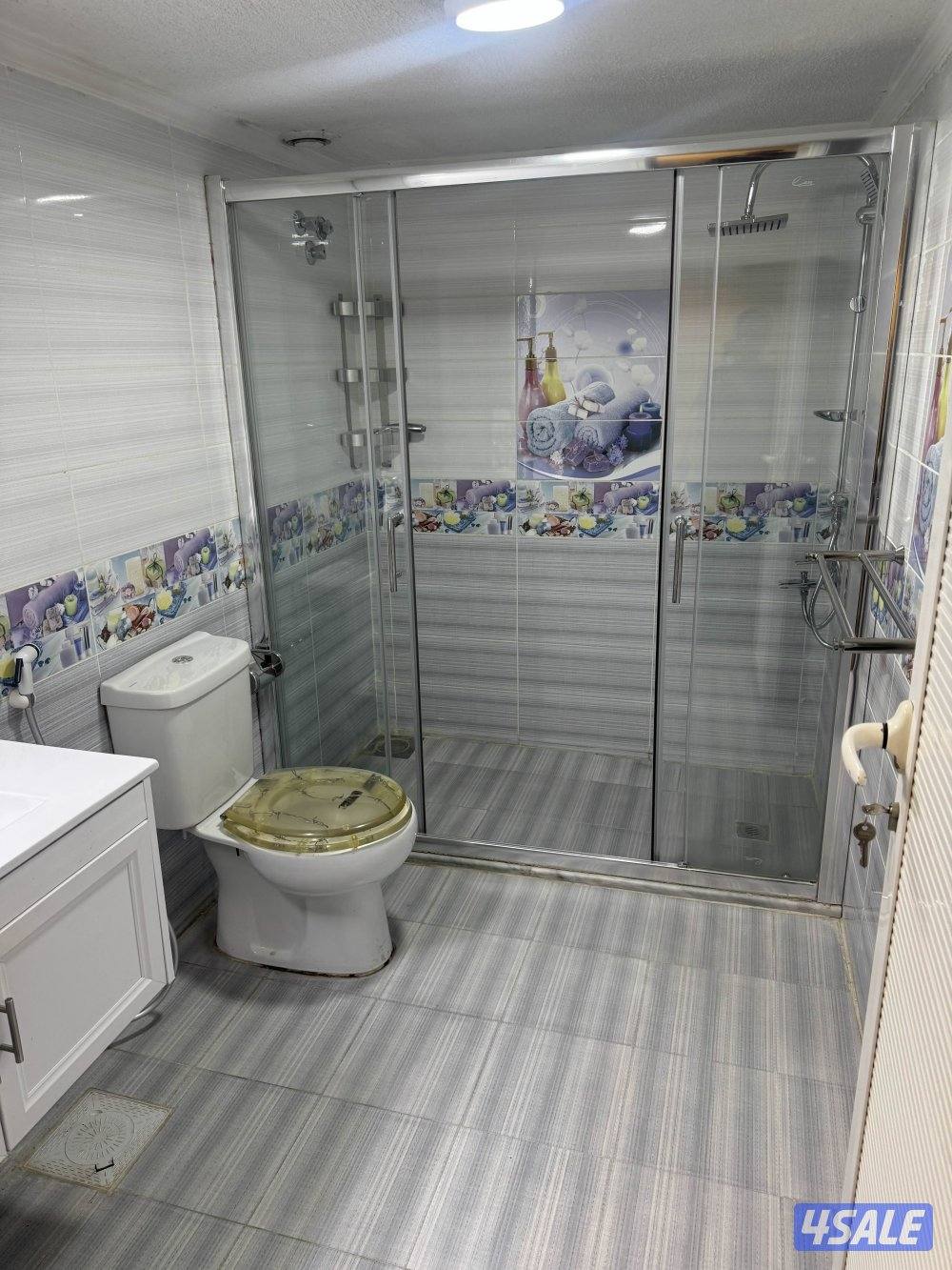 دور اول تشطيب ممتاز اصنصيل ٥ غرف ٥ حمامات مطبخ مجهز سطح خدمات خارجي6