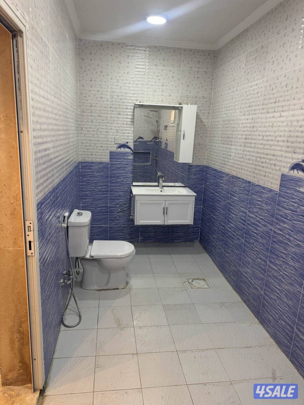 دور اول تشطيب ممتاز اصنصيل ٥ غرف ٥ حمامات مطبخ مجهز سطح خدمات خارجي11