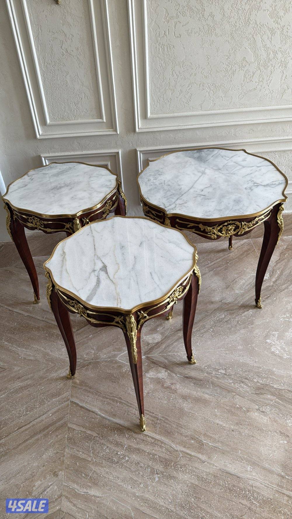 طاولات انتيك كبار1