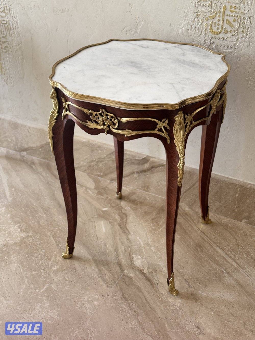 طاولات انتيك كبار5