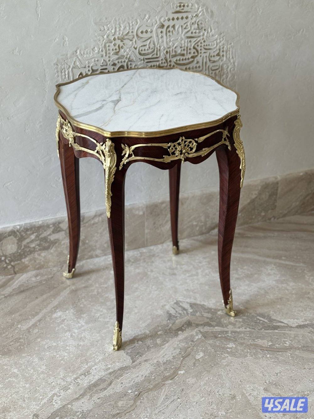 طاولات انتيك كبار7