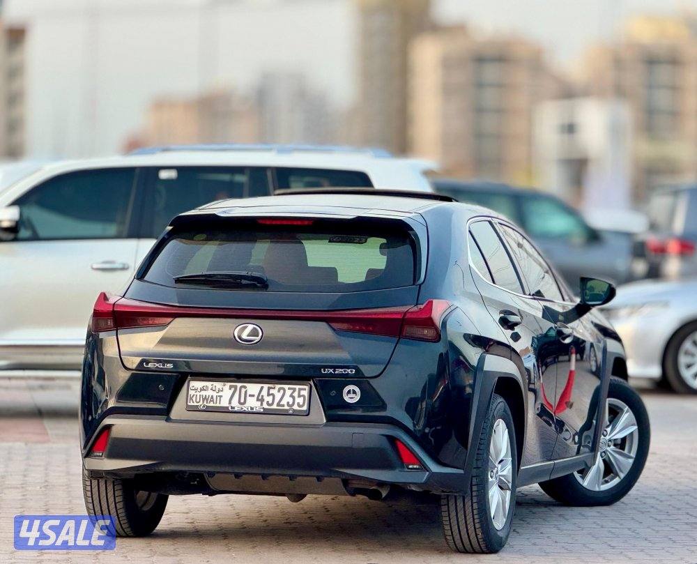 لكزس UX 2023 بحالة الوكاله4