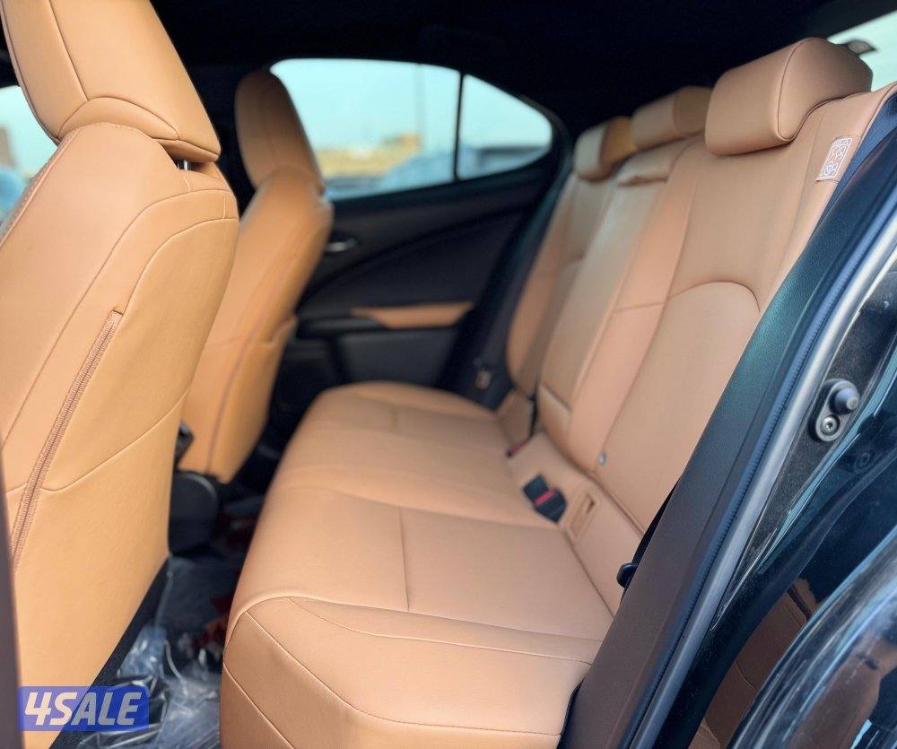 لكزس UX 2023 بحالة الوكاله8