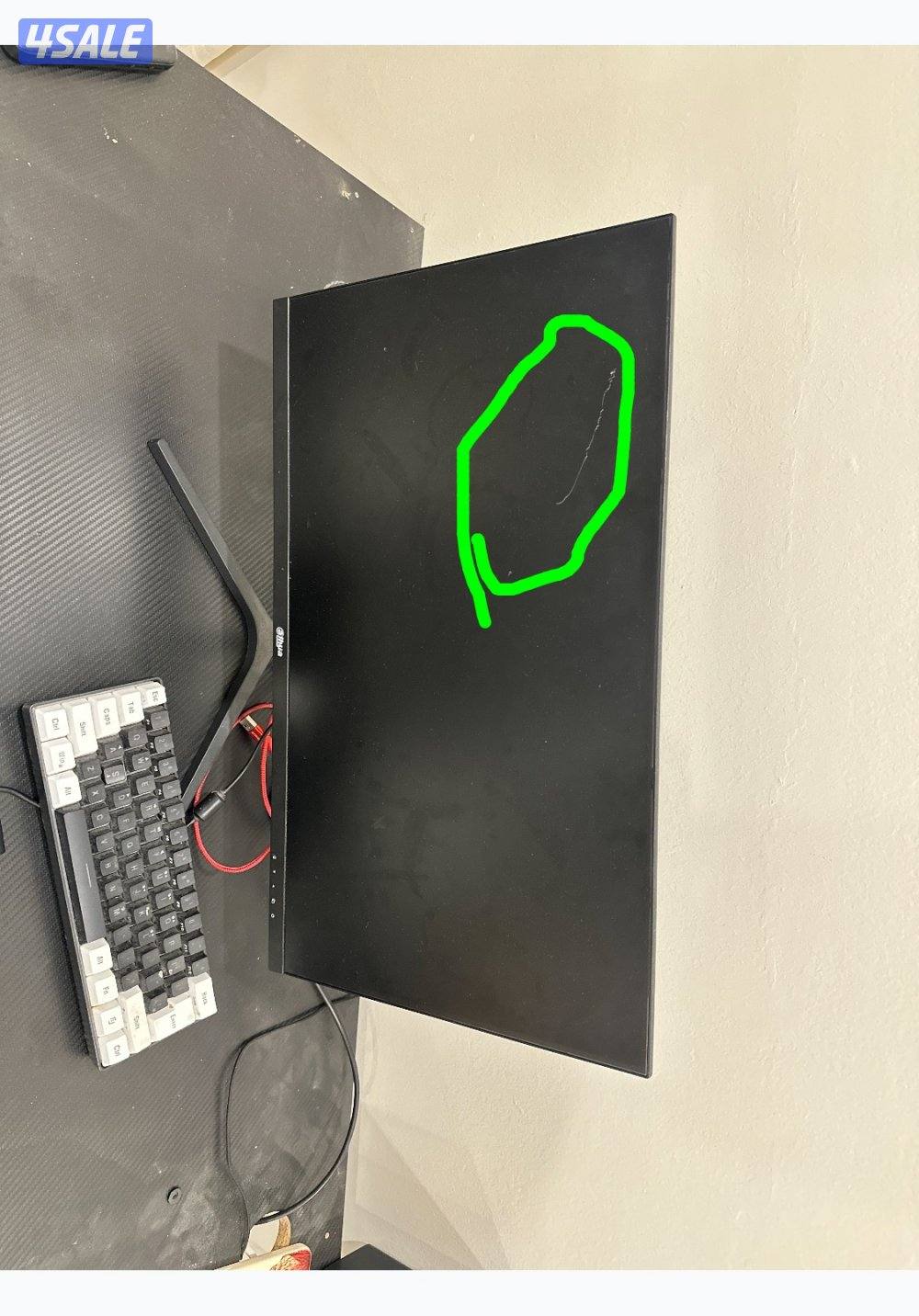 شاشة قيمنق استعمال نظيف فيها خدشه بسيطه0