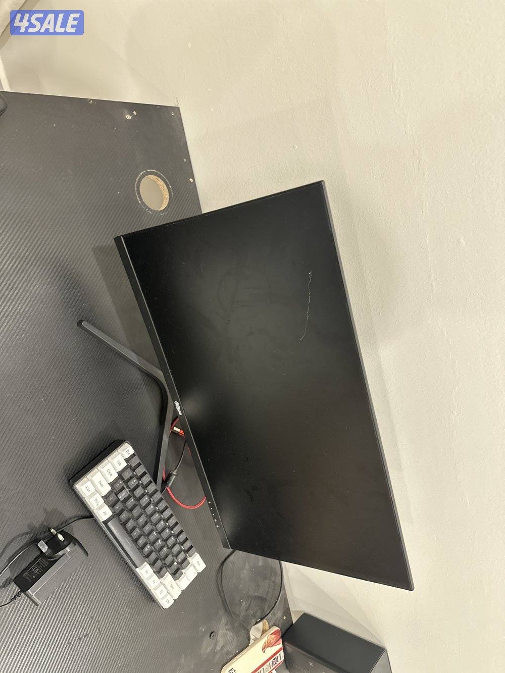 شاشة قيمنق استعمال نظيف فيها خدشه بسيطه2