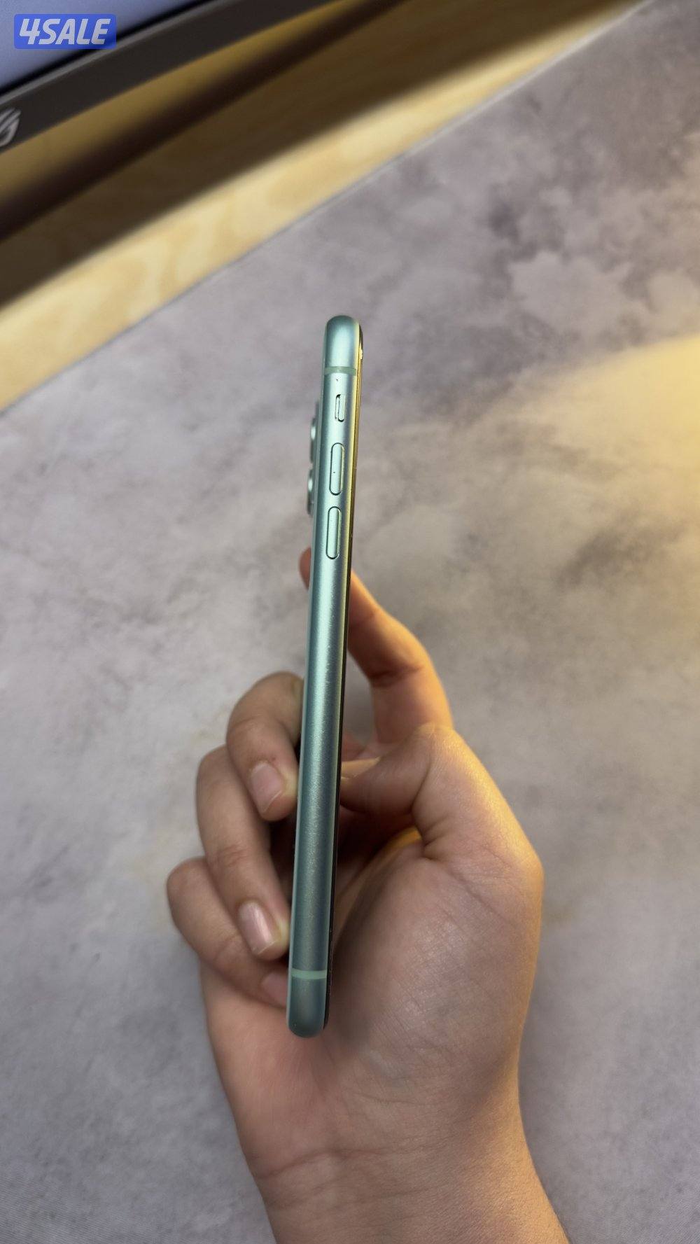 ايفون 11 لون تركوازي بحالة جيدة4