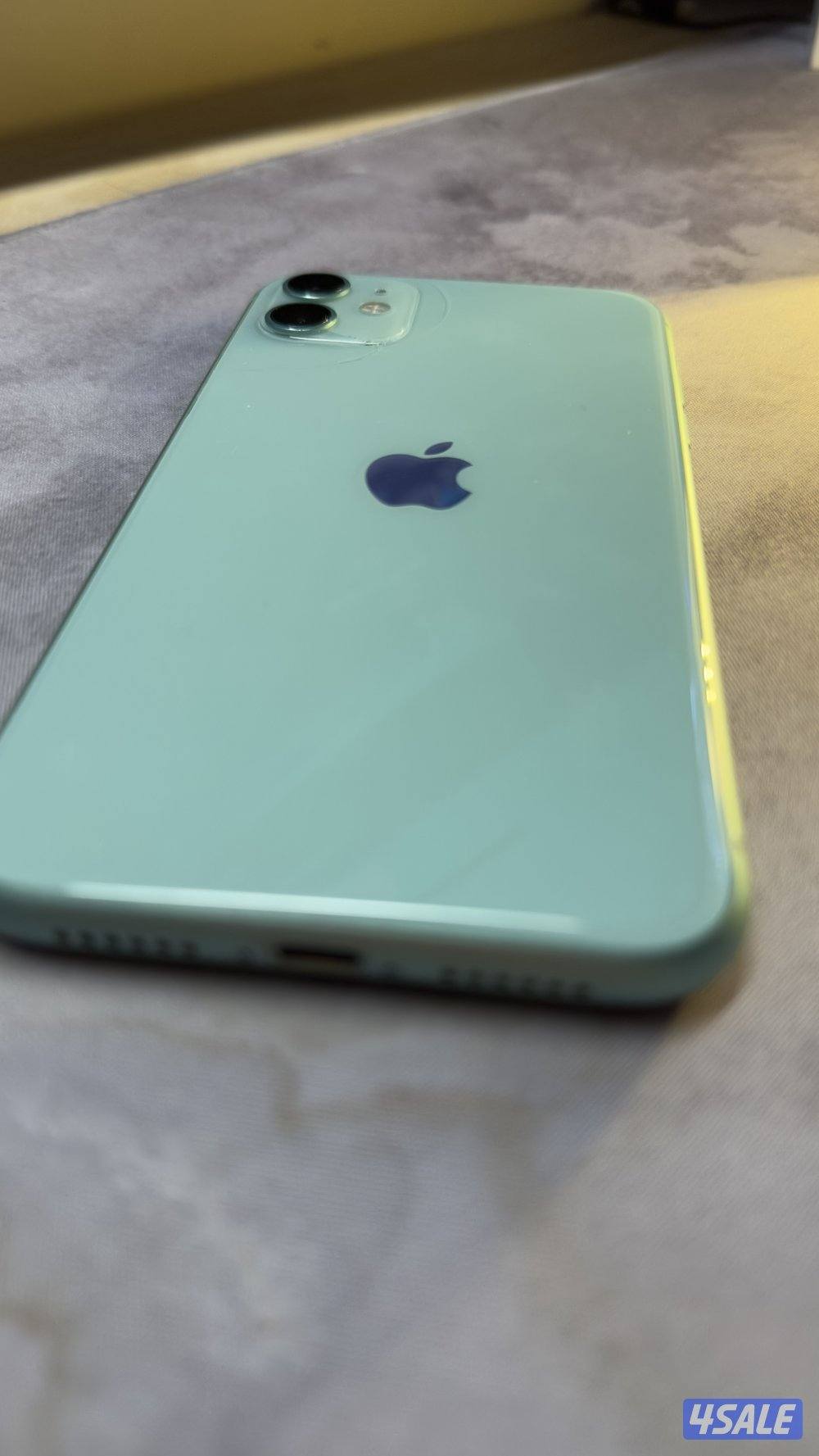 ايفون 11 لون تركوازي بحالة جيدة6