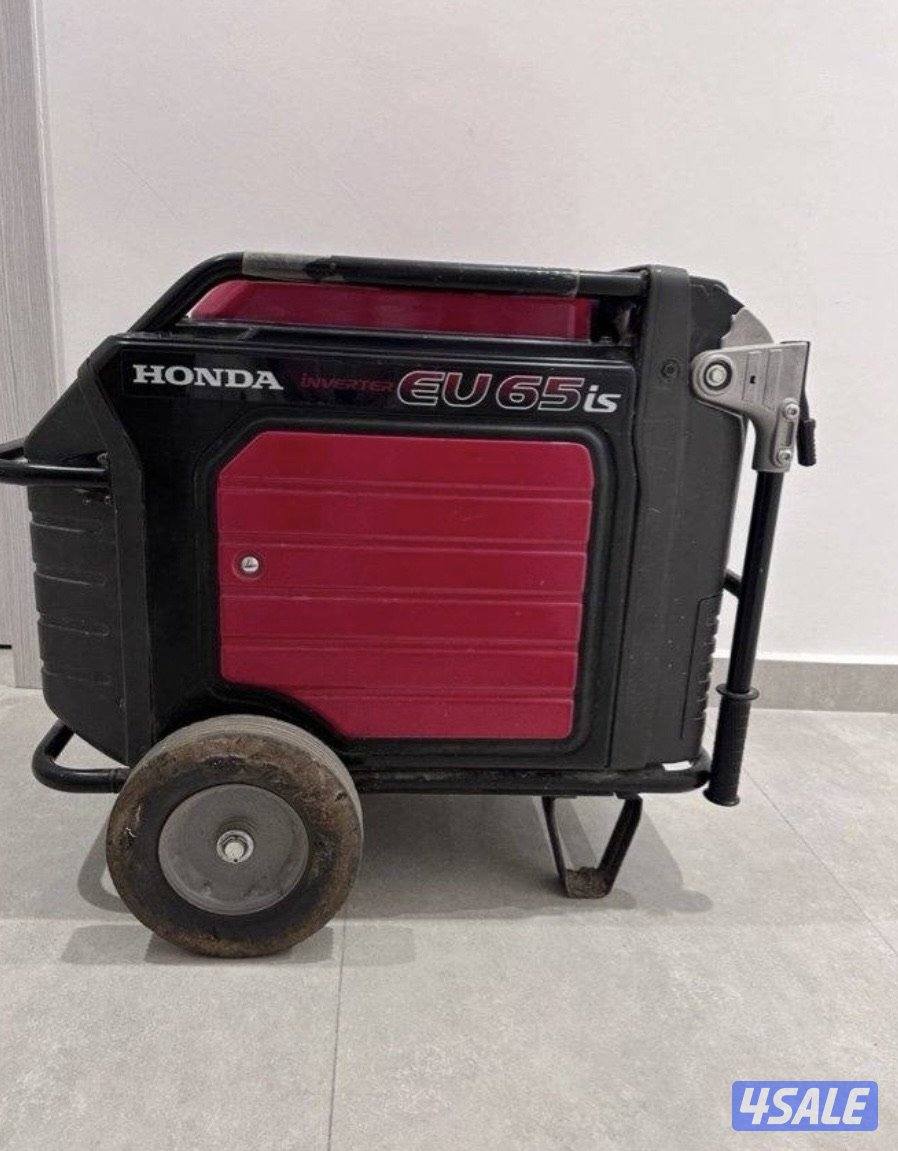 للبيع هوندا شرط الفحص ٣٠٠٠ ساعه شغال بس0