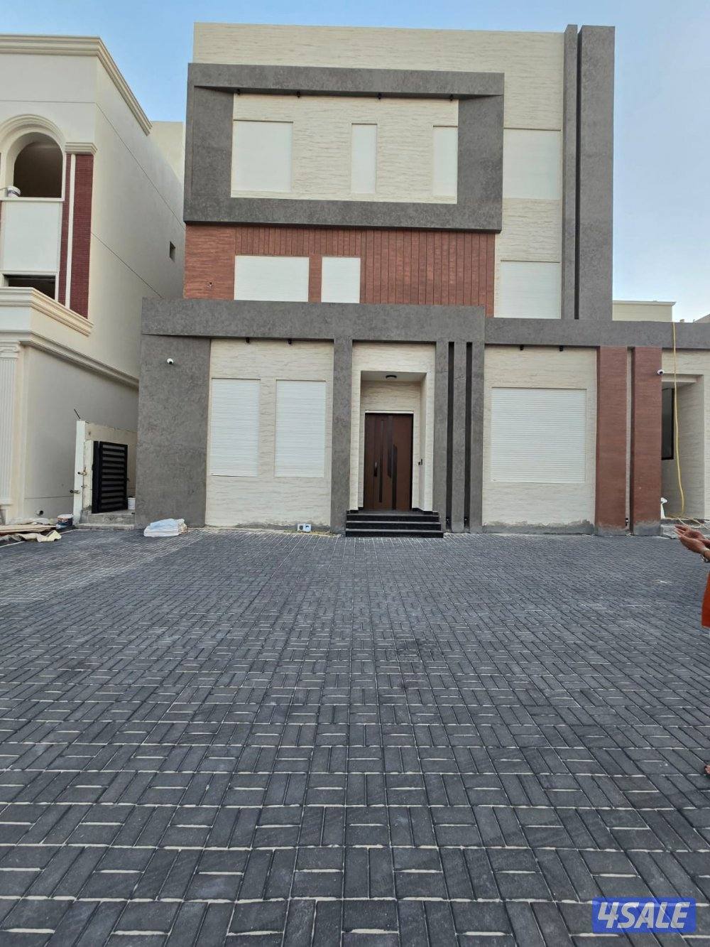 لايجار شقه بالمطلاع مع حوش السطح1