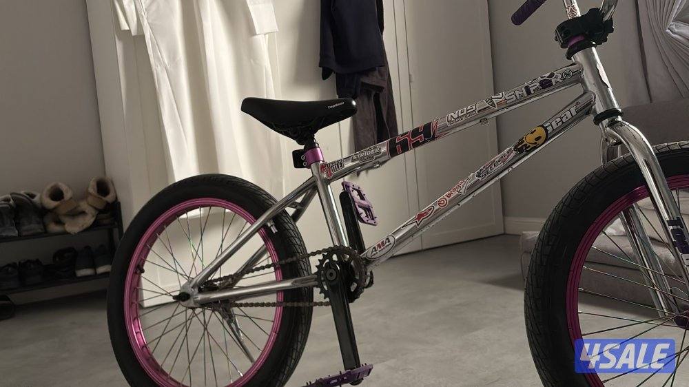 للبيع قاري سبنر عليه رنقات ورديه يديدة وعليه مسكات برو تيبر1