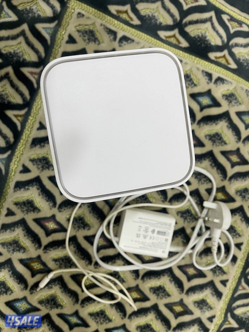 راوتر هواوي برو 3 نظيف وبحالة ممتازة مع شحنه الاصلي يشتغل علي شبكة زين3