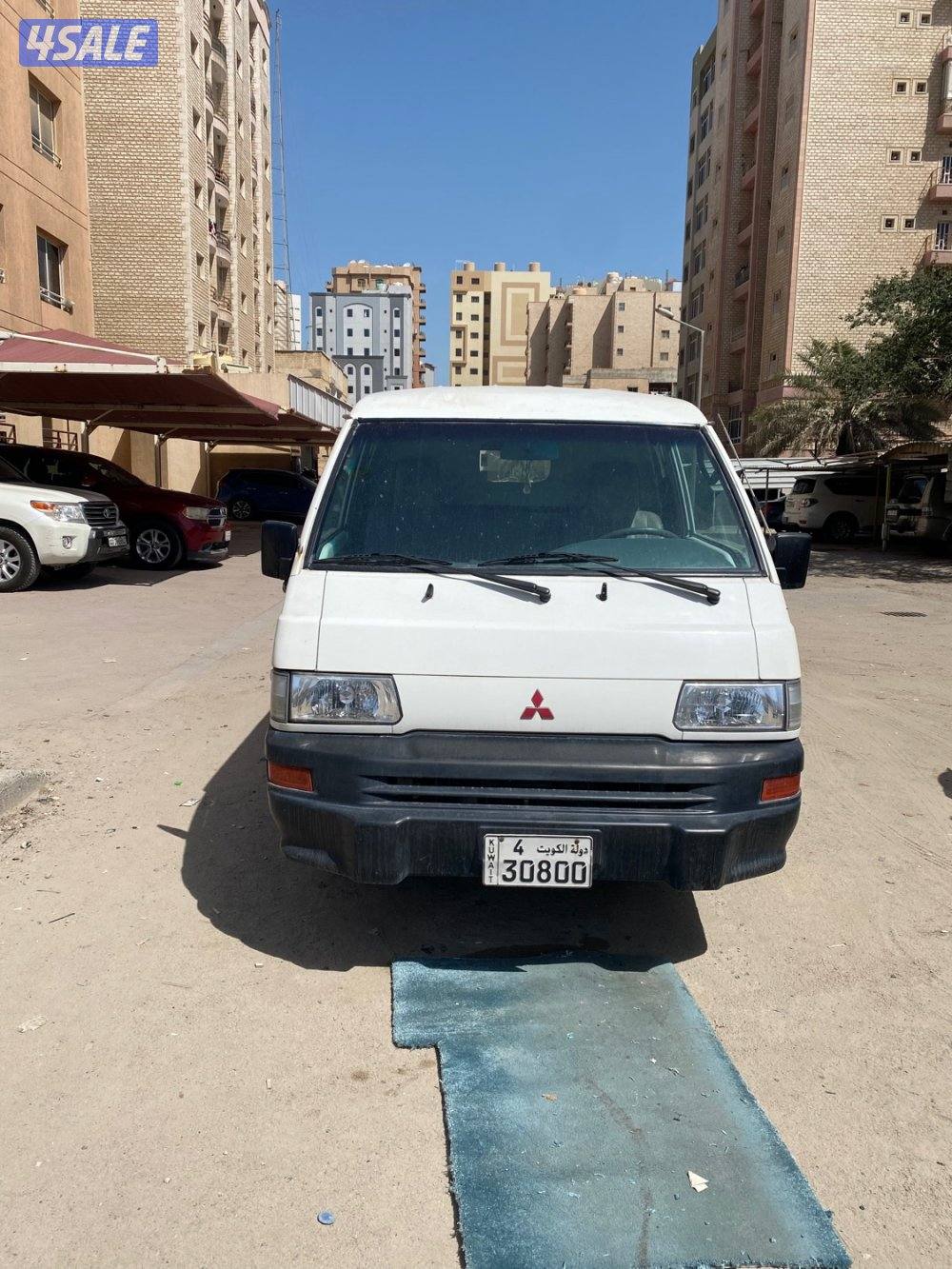 للبيع باص ميتسوبيشي باص مقفل1