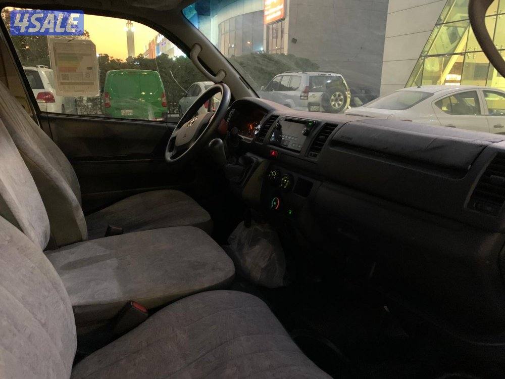 البيع باص هايس مقفل طراز 20245