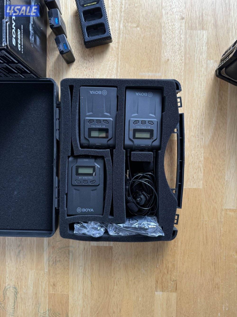 Sony A6400 like new with box and lens and cage and mice boya3