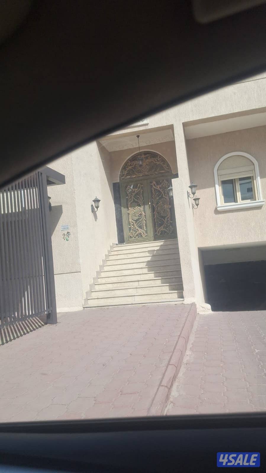 للايجار شقه كبيره و صغيره فالعمريه من المالك مباشره لعوائل كويتيه  فقط0