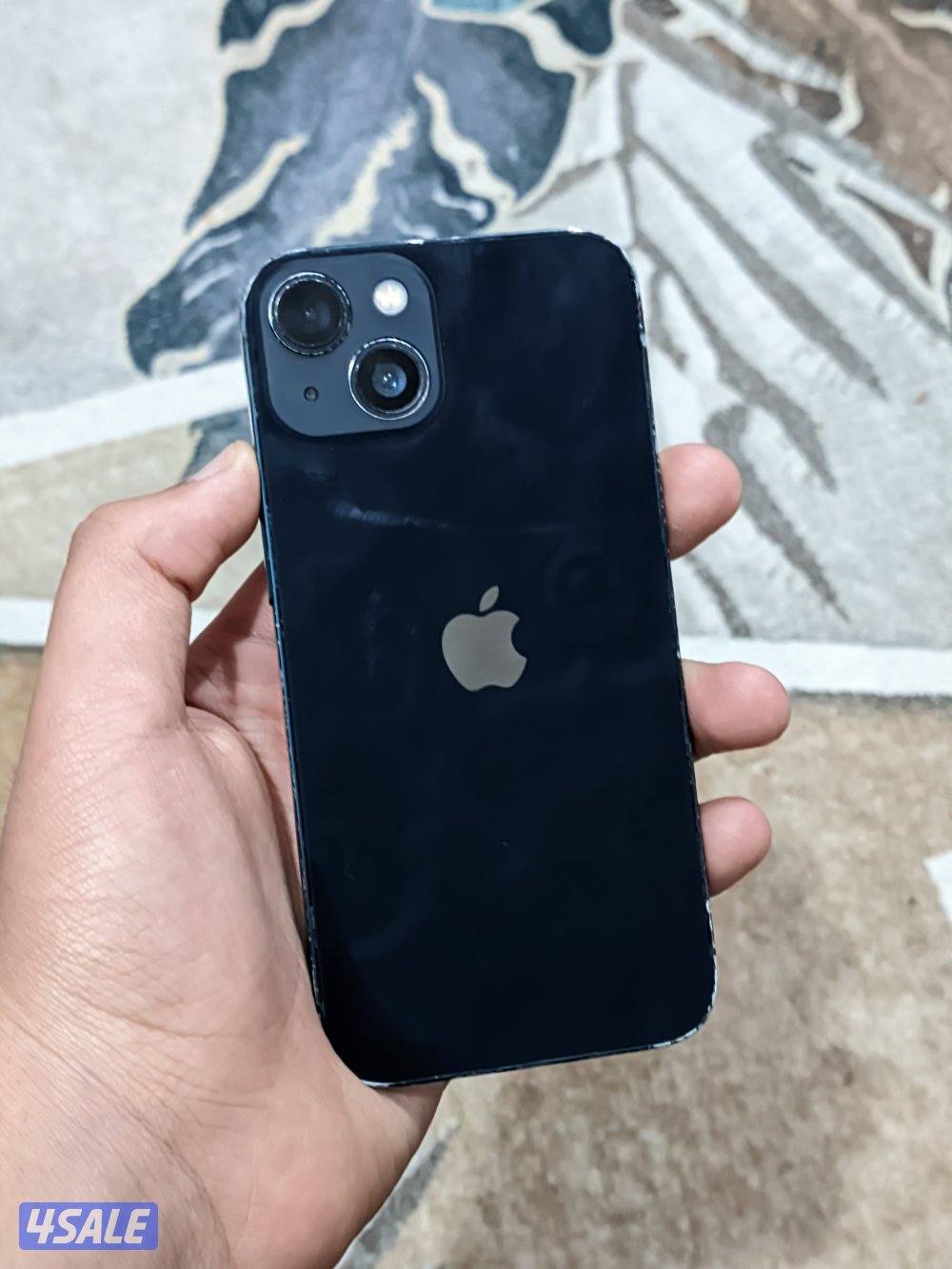 ايفون 13 عادي للبيع حالته ممتازة بطارية اصلية 86%1