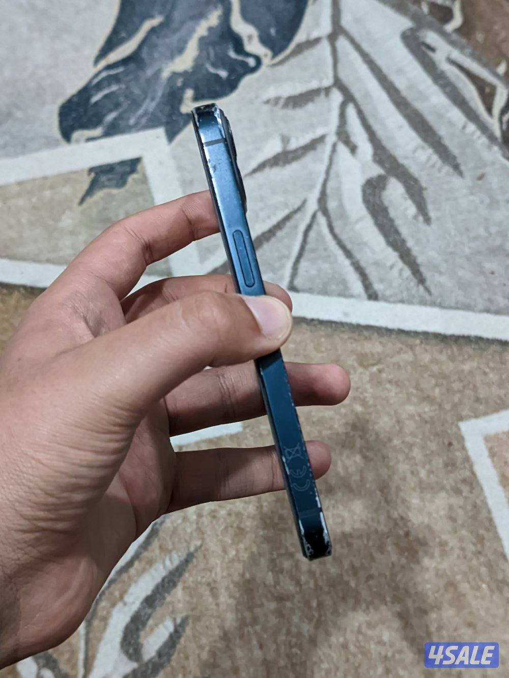 ايفون 13 عادي للبيع حالته ممتازة بطارية اصلية 86%3