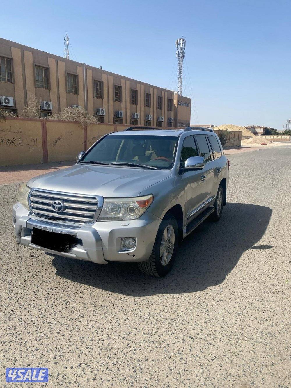 لاند كروزر GXR موديل 2012ماشى 548سيرفس منتظم شرط الفحص 
5.400د.ك3