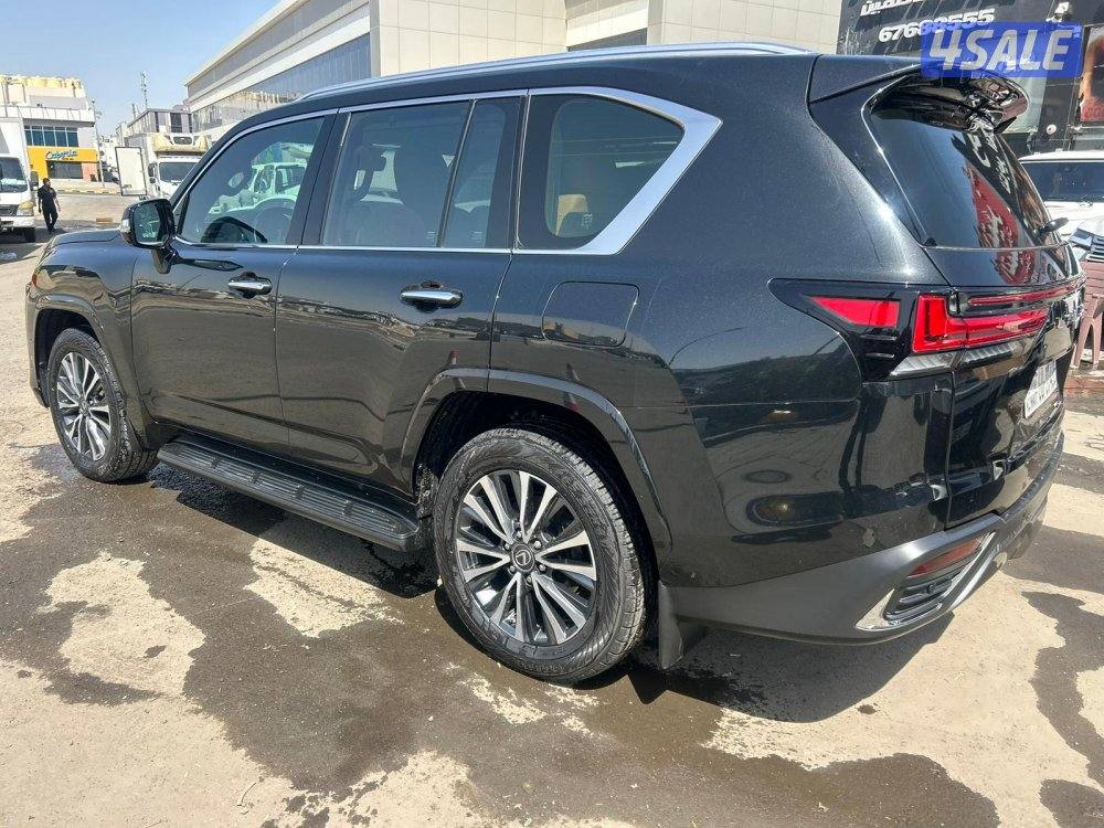 لكزس LX600 درجة ثانيه  twinturbo .V6 موديل  2022 ماشى 13.000 k.m3