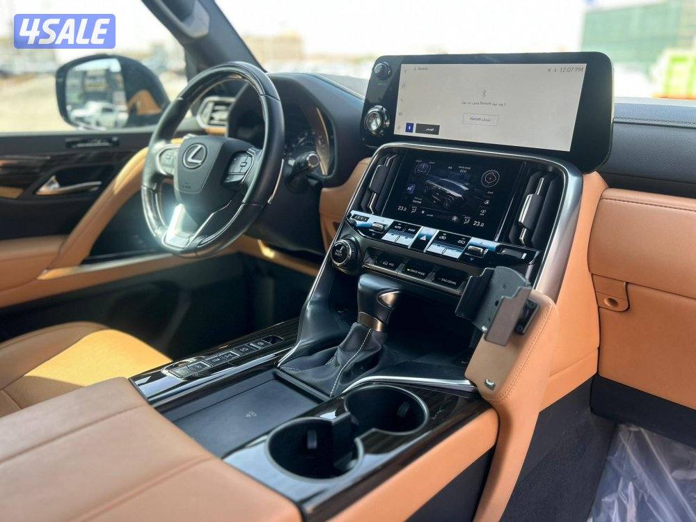 لكزس LX600 درجة ثانيه  twinturbo .V6 موديل  2022 ماشى 13.000 k.m7