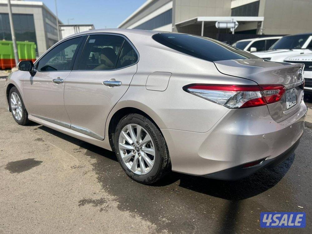 تويوتا  كامرىV4- GLE  موديل 2020 ماشى 140.000 k.m  وارد الساير2
