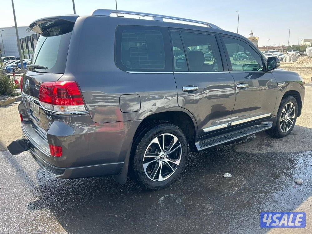 لاند كروزر GX.R-قراند تورينق .V8 موديل 2021 ماشى 181.000 k.m3