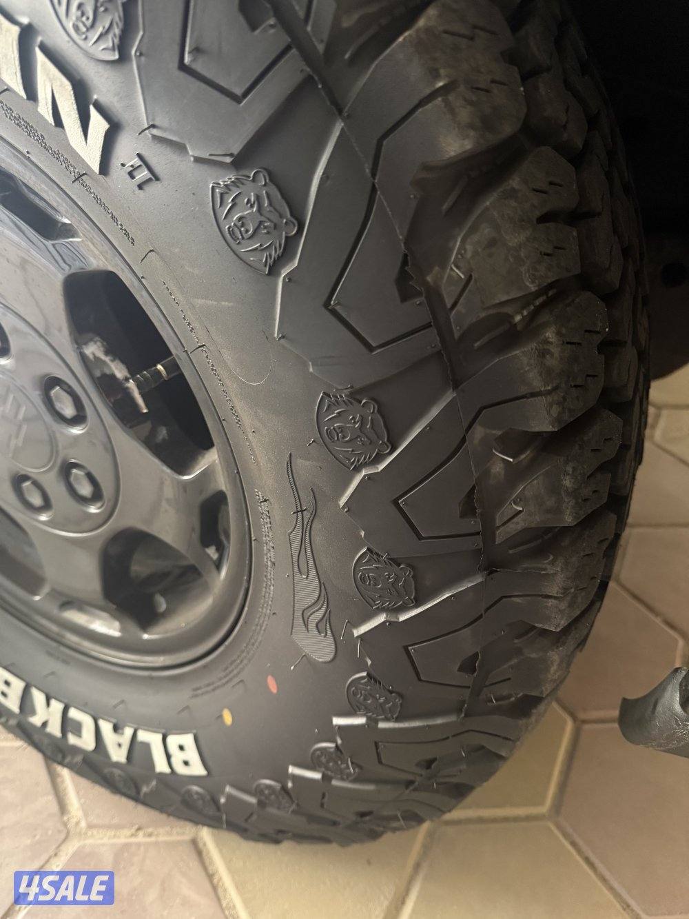 للبيع تواير بلاك بير 285/75/161