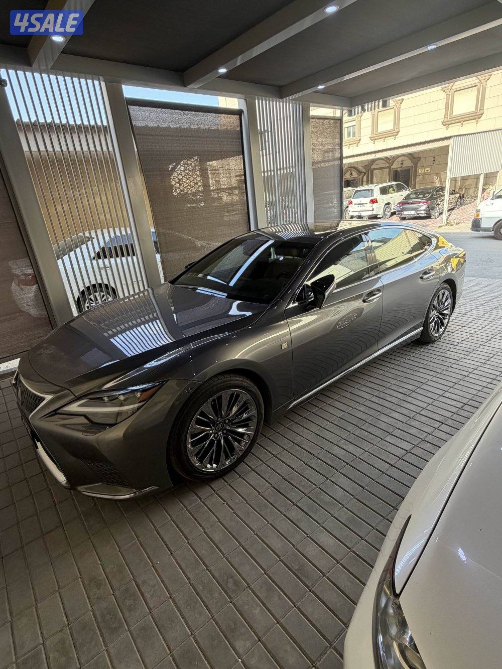 للبيع لكزس LS5003