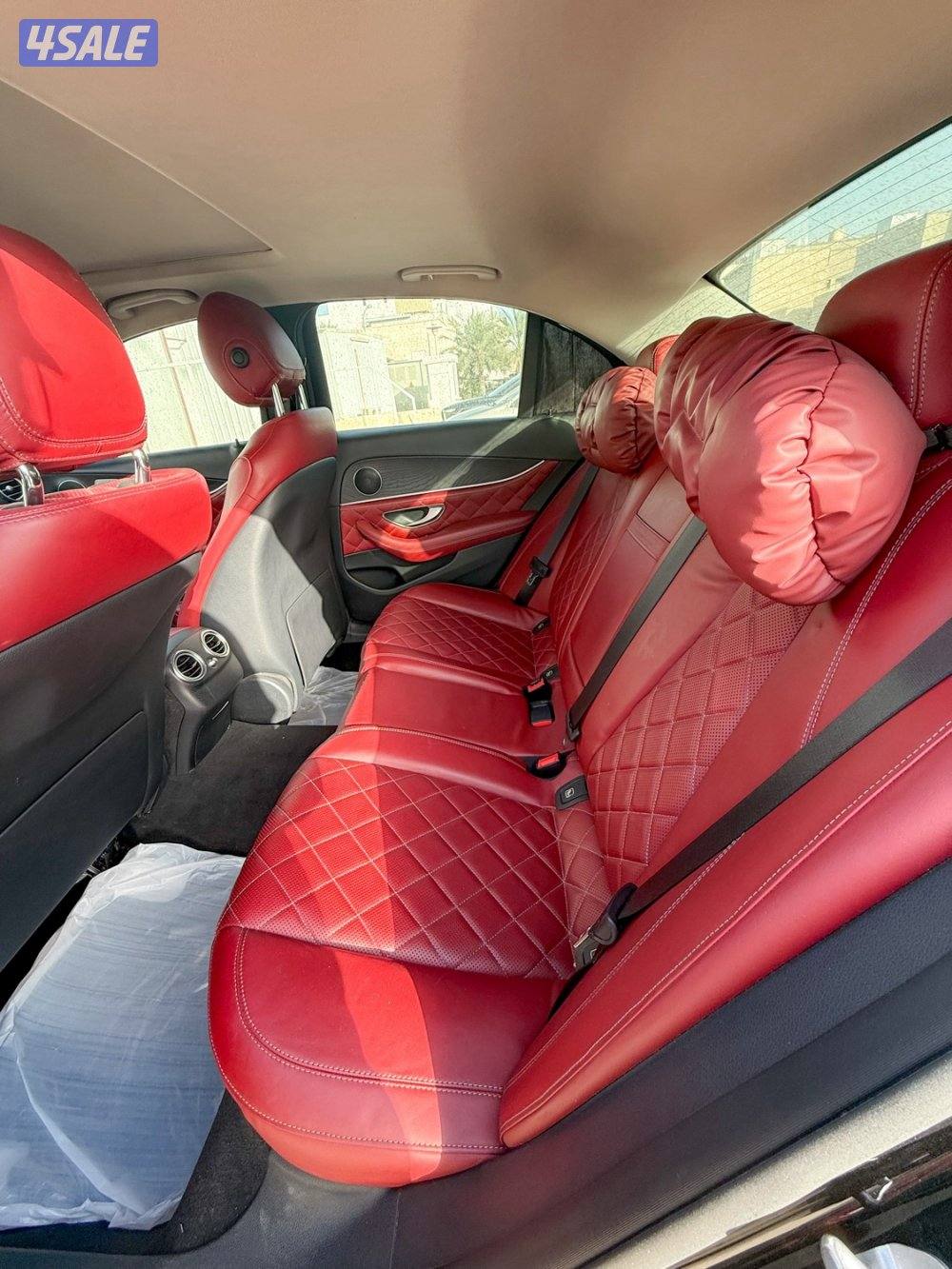 للبيع مرسيدس مخزن  E-2002