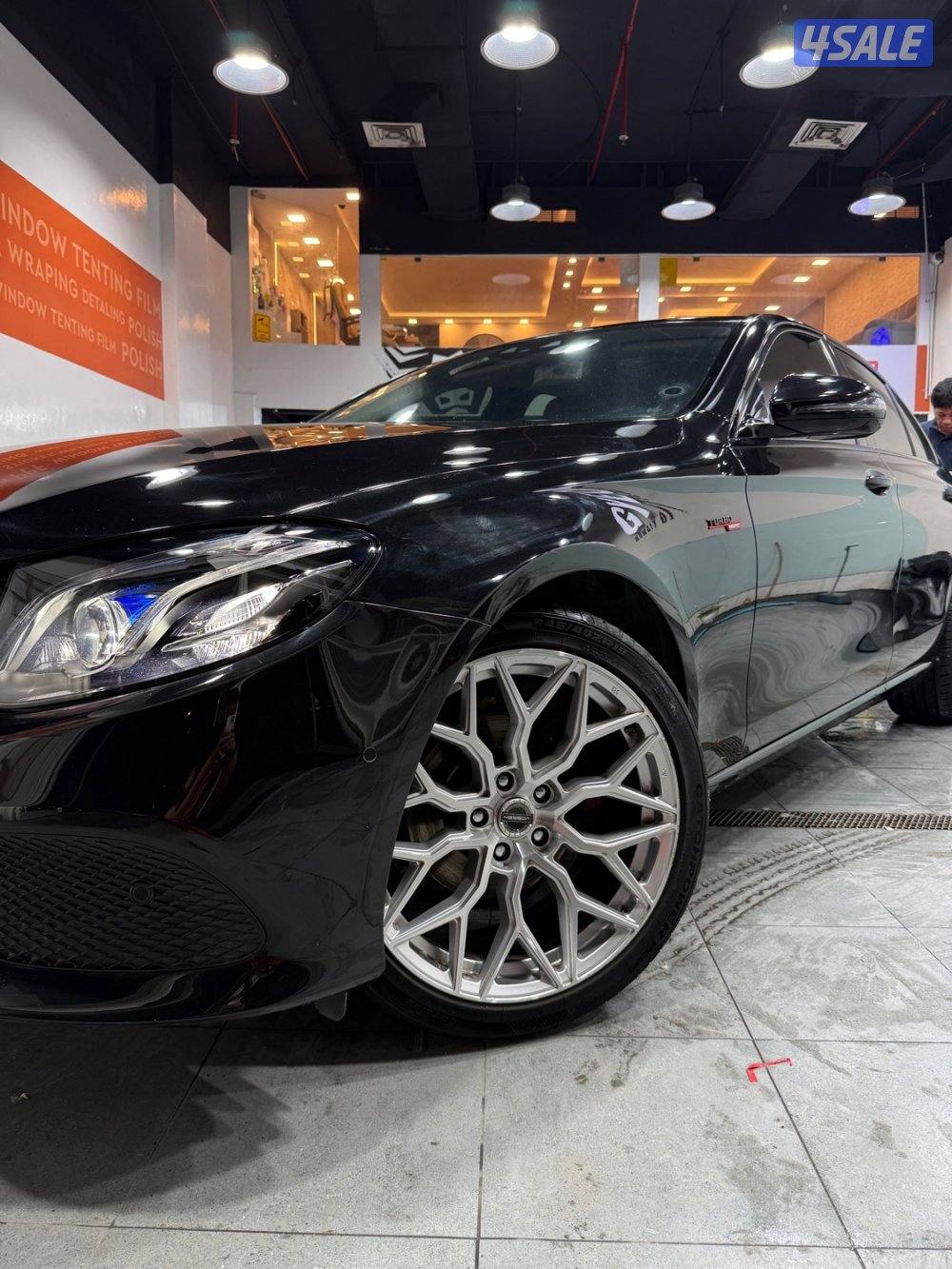 للبيع مرسيدس مخزن  E-2004