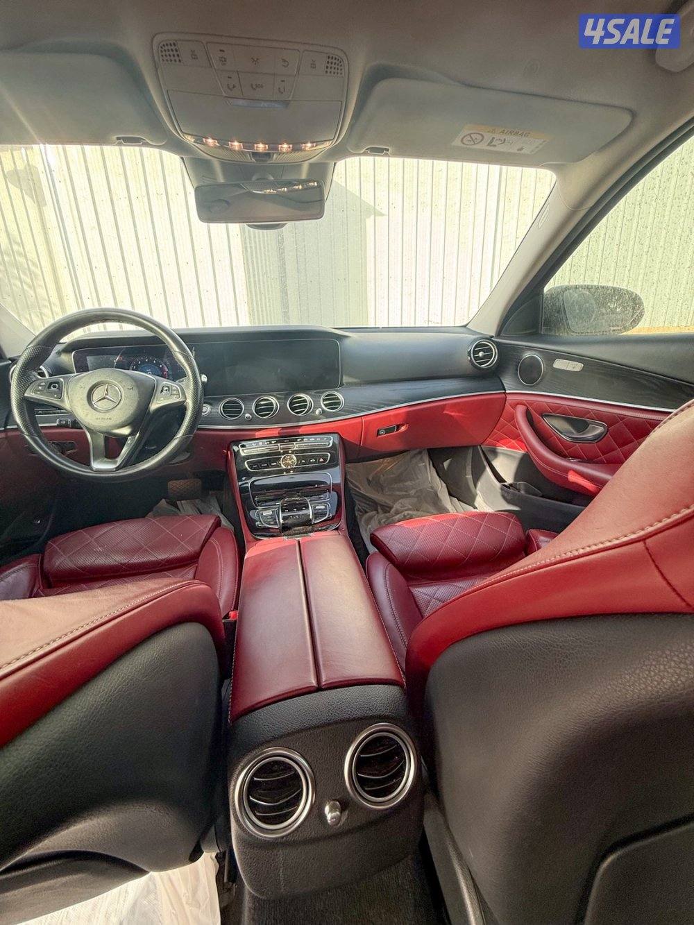 للبيع مرسيدس مخزن  E-2005