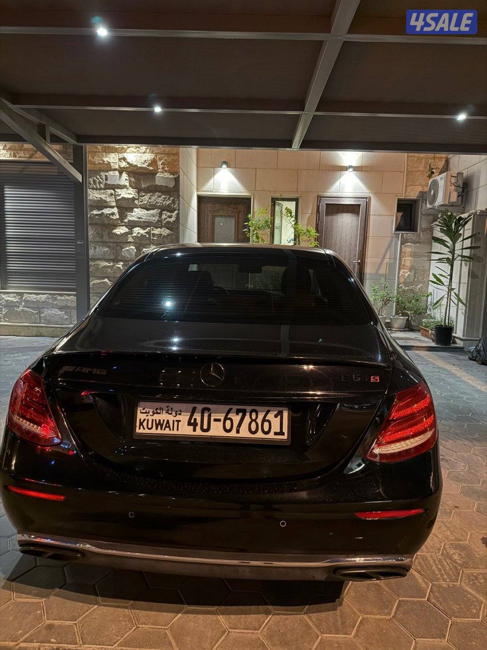 للبيع مرسيدس مخزن  E-2006